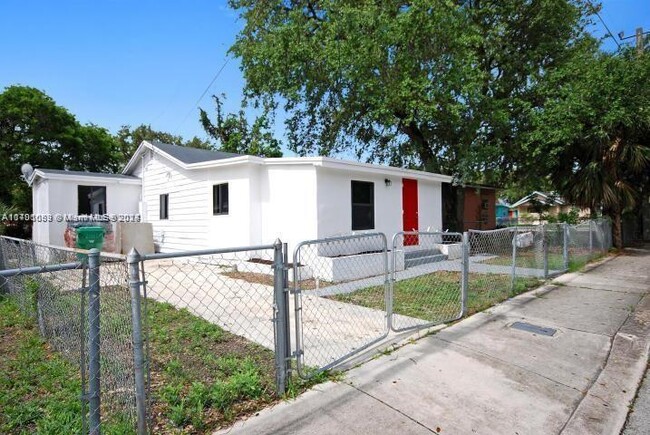 286 NW 57th St in Miami, FL - Building Photo - Building Photo