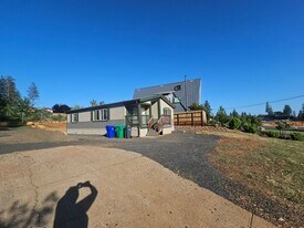 6648 Dolores Dr in Paradise, CA - Building Photo