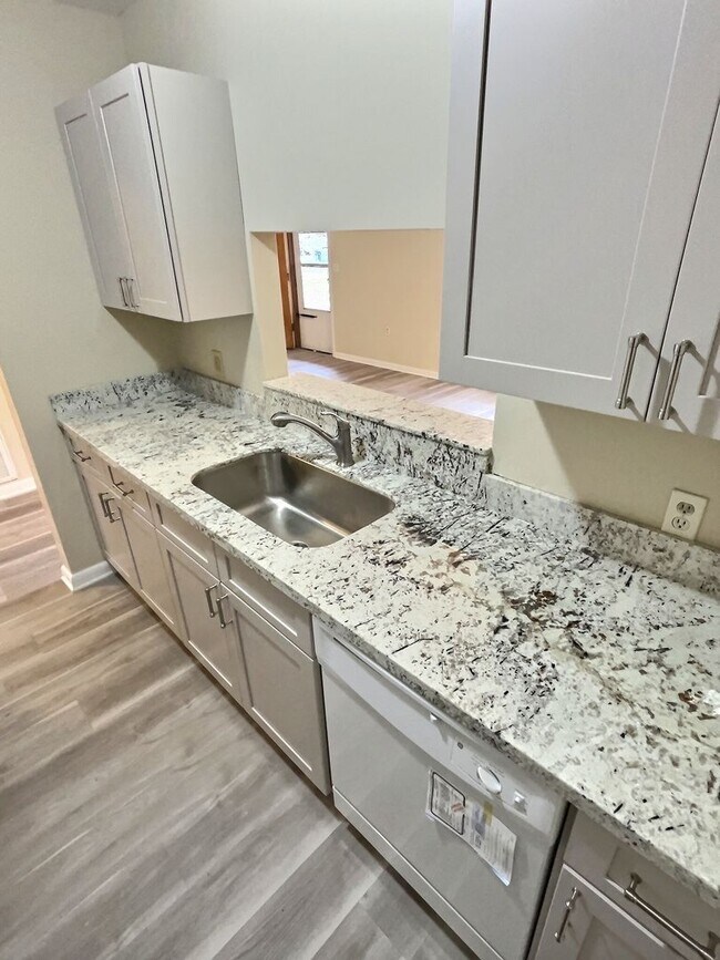 211 Eastland Blvd-Unit -65be0a91-f47e-11e9-95c2-b083fed06b58 in Ocean Springs, MS - Building Photo - Building Photo