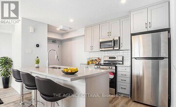 401 Glenroy Gilbert Dr in Ottawa, ON - Building Photo - Building Photo