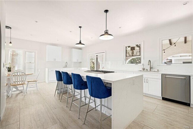 6136 Barrows Dr in West Hollywood, CA - Building Photo - Building Photo