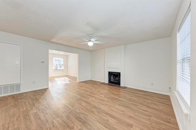 property at 1904 Goodrich Ave
