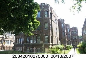 7915 S Vernon Ave Apartments