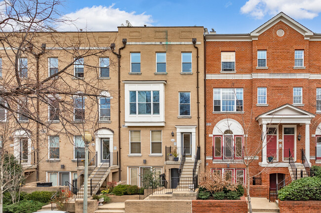 2405 20th St NW in Washington, DC - Foto de edificio - Building Photo