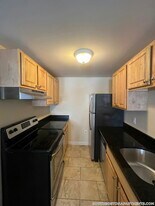385 Dorchester St, Unit B4 in Boston, MA - Building Photo