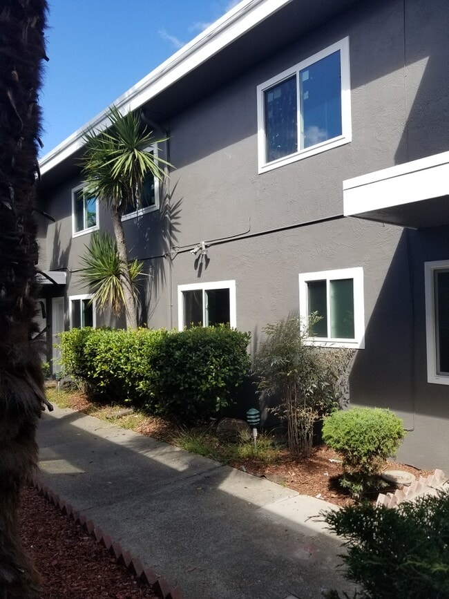 3216 Delaware St in Oakland, CA - Building Photo - Building Photo