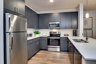 Parc South Mountain in Phoenix, AZ - Building Photo