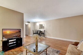 2401 Antigua Cir in Coconut Creek, FL - Building Photo - Building Photo
