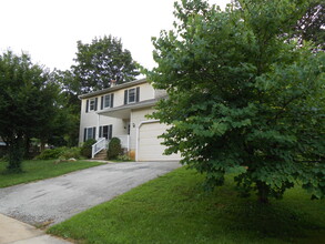 140 Eaton Dr in Wayne, PA - Building Photo - Building Photo