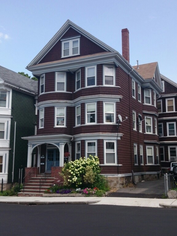 122 Calumet St