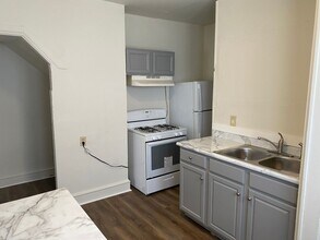 804 S Morris Ave-Unit -1 in Bloomington, IL - Building Photo - Building Photo