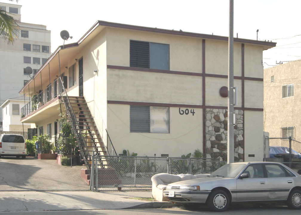 604 N Coronado St in Los Angeles, CA - Building Photo