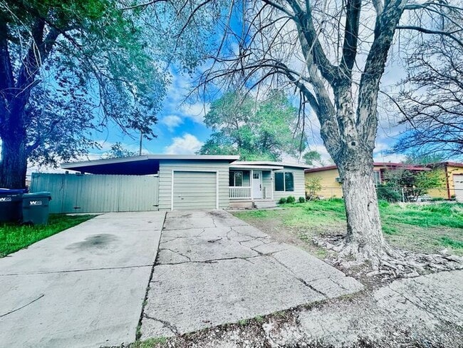 property at 1765 Auburn Wy