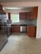 6473 SW 25th St in Miami, FL - Building Photo - Building Photo