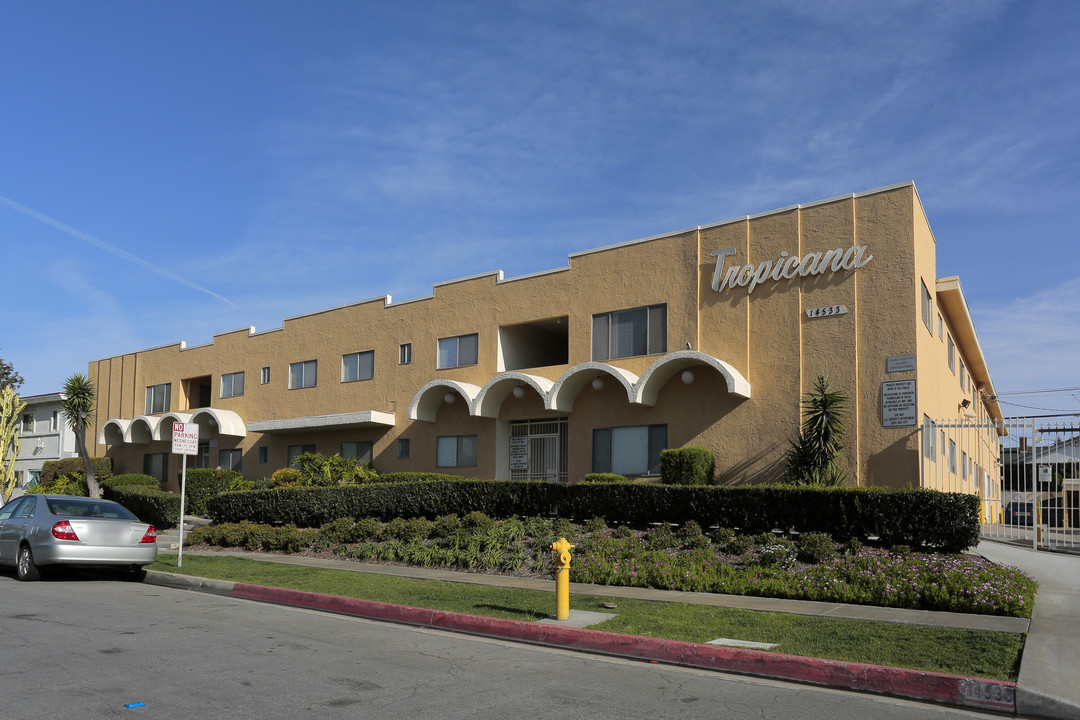 Tropicana Apartments in La Mirada, CA - Building Photo