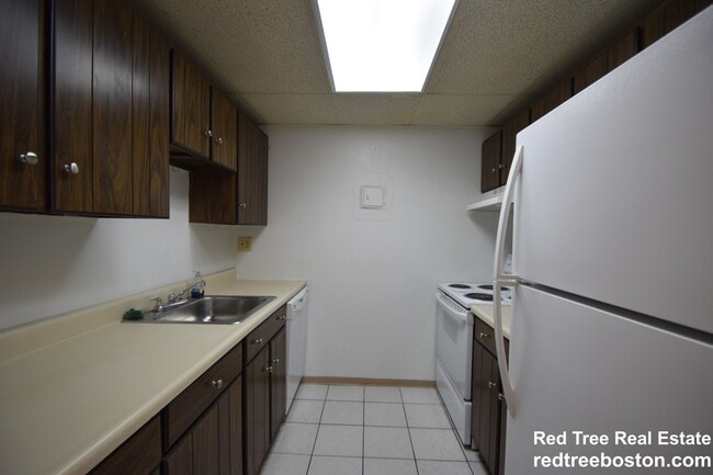 50-56 Broadlawn Park, Unit 3 in Boston College, MA - Building Photo - Building Photo
