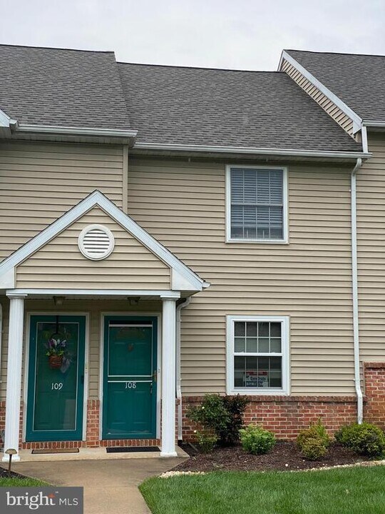 108 Primrose Ln in Wyomissing, PA - Foto de edificio