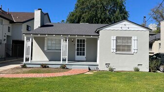 5243 Wilkinson Ave in Valley Village, CA - Building Photo