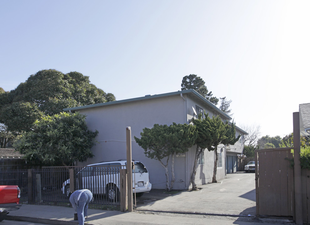 2362 Cooley Ave in East Palo Alto, CA - Building Photo