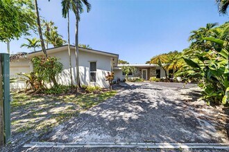 10142 SW 79th Ave in Miami, FL - Building Photo - Building Photo