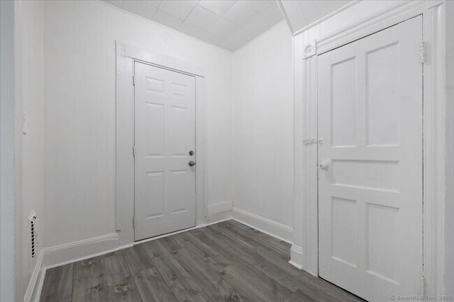 52-54 Hanover St-Unit -#1 in Bridgeport, CT - Foto de edificio - Building Photo