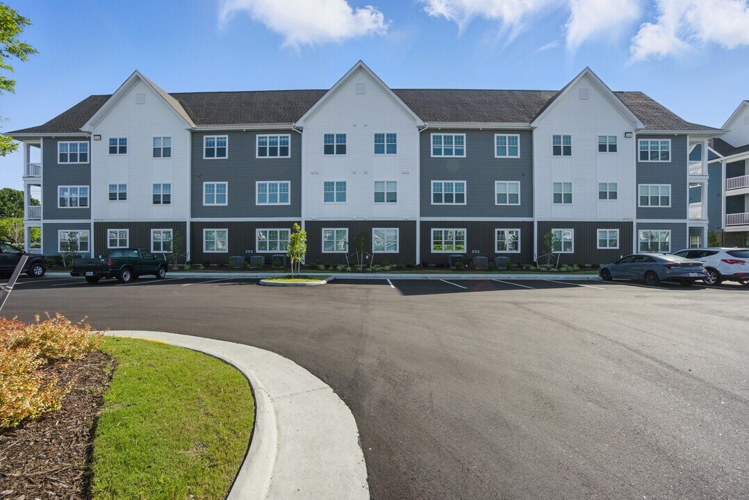 1728 Vankar Dr in Virginia Beach, VA - Foto de edificio