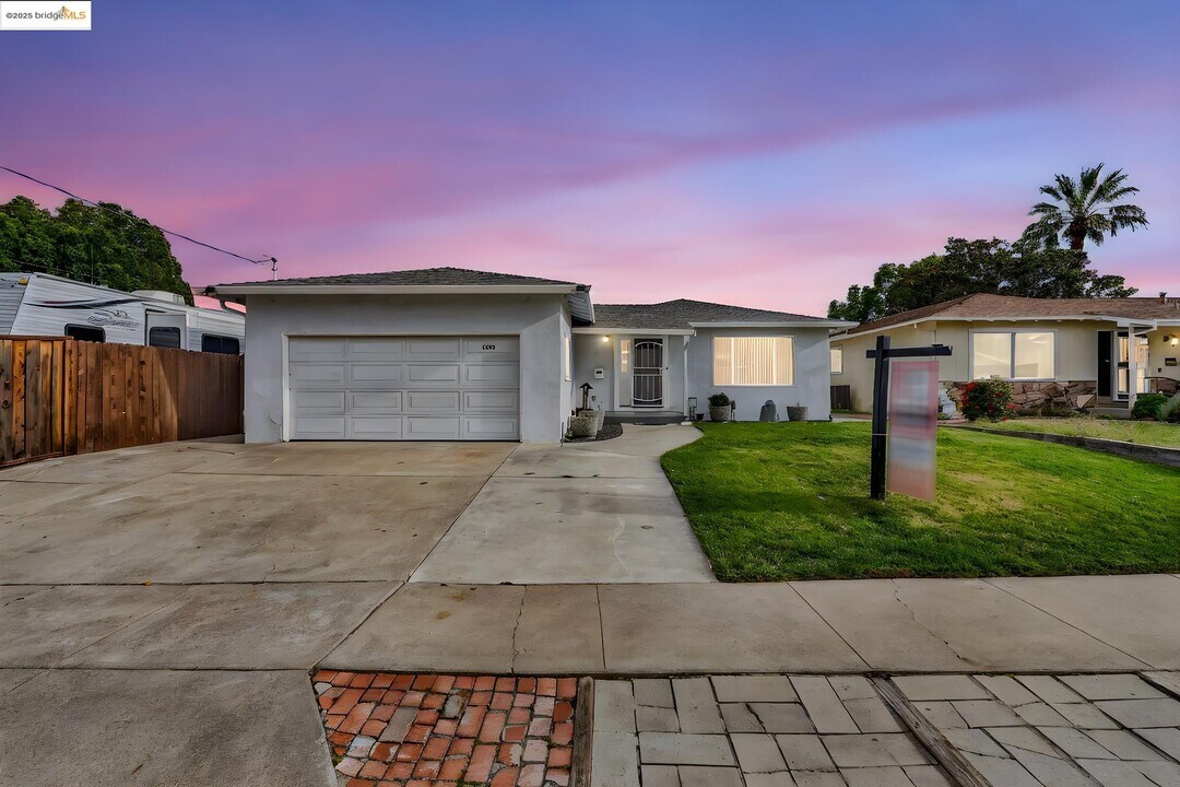 1209 Tulip Dr in Antioch, CA - Building Photo