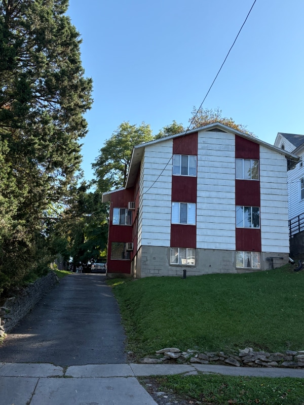 1127 Bellevue Ave