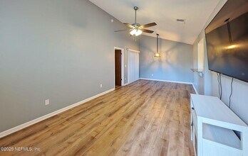 2511 Whispering Woods Blvd in Jacksonville, FL - Building Photo - Building Photo
