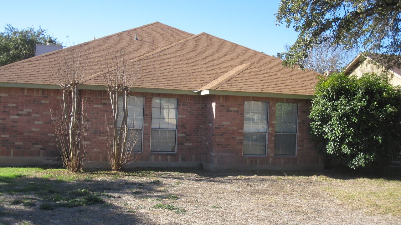 13815 Parksite Woods in San Antonio, TX - Building Photo