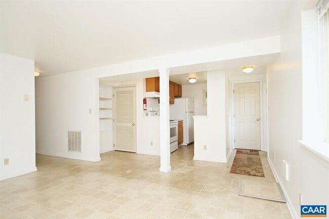 124 Thomas Dr in Charlottesville, VA - Building Photo - Building Photo