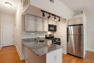 245 S 10th St in Philadelphia, PA - Building Photo - Building Photo