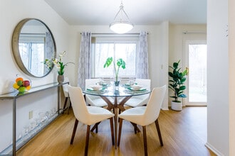 Forest Glen Townhomes in Midland, MI - Foto de edificio - Interior Photo