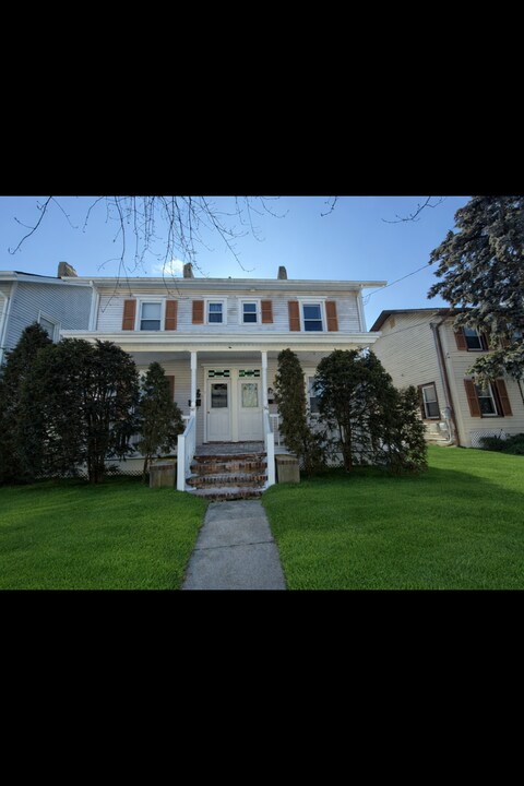 96-98-98 Wallace St in Red Bank, NJ - Building Photo