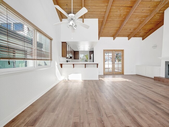 907 E Balboa Blvd in Newport Beach, CA - Building Photo - Building Photo