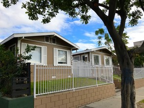 740-746 Daisy Ave in Long Beach, CA - Building Photo - Building Photo