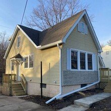 4112 Eastern Ave in Davenport, IA - Building Photo - Building Photo