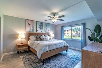 4070 Looking Glass Ln, Unit 5 in Naples, FL - Building Photo - Building Photo
