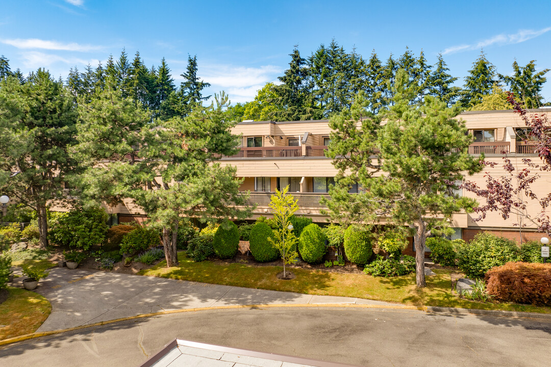 Langara Court in Vancouver, BC - Building Photo