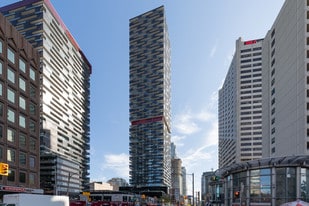 E Condos Building II in Toronto, ON - Building Photo