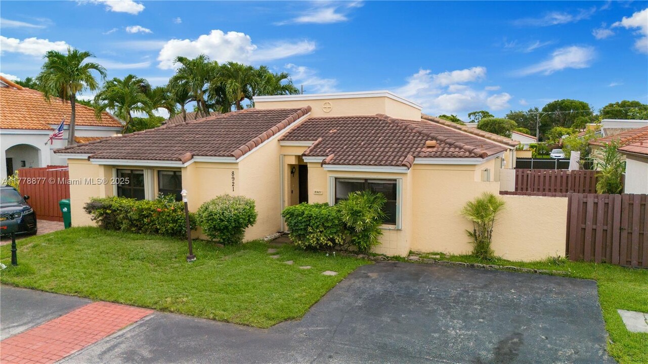 8921 SW 5th St in Miami, FL - Building Photo