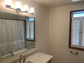 905 SE Mystic Dr in Grants Pass, OR - Building Photo - Building Photo