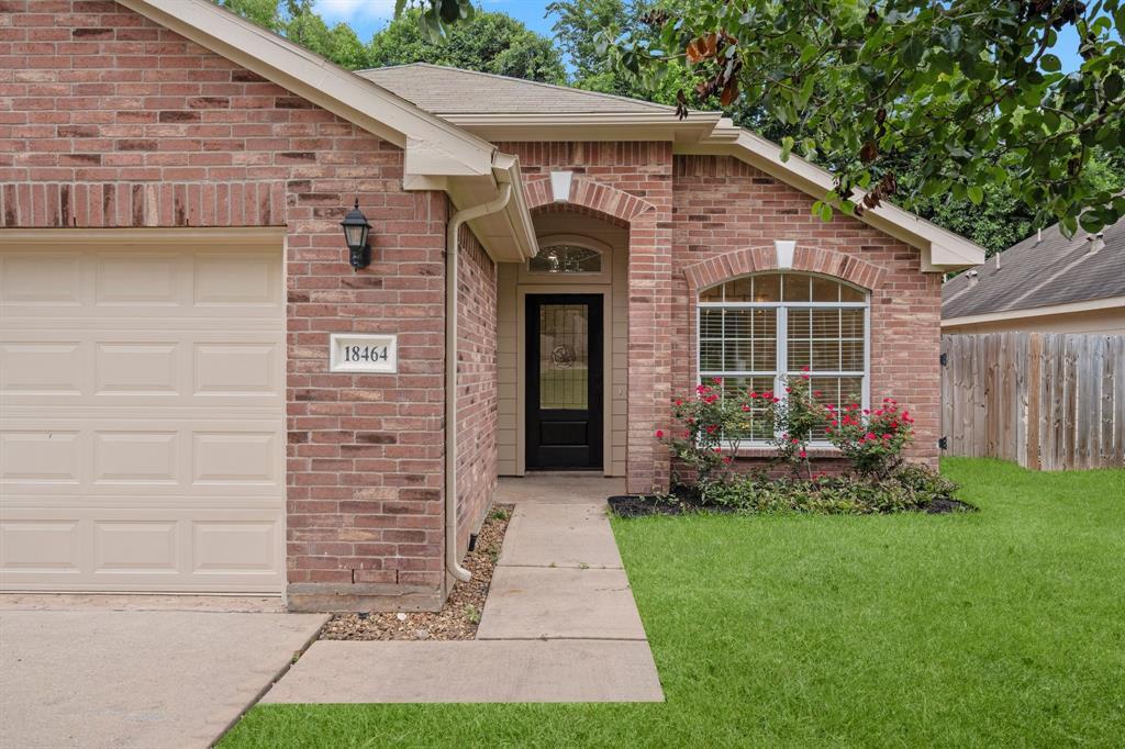 18464 Sunrise Oaks Ct in Montgomery, TX - Building Photo