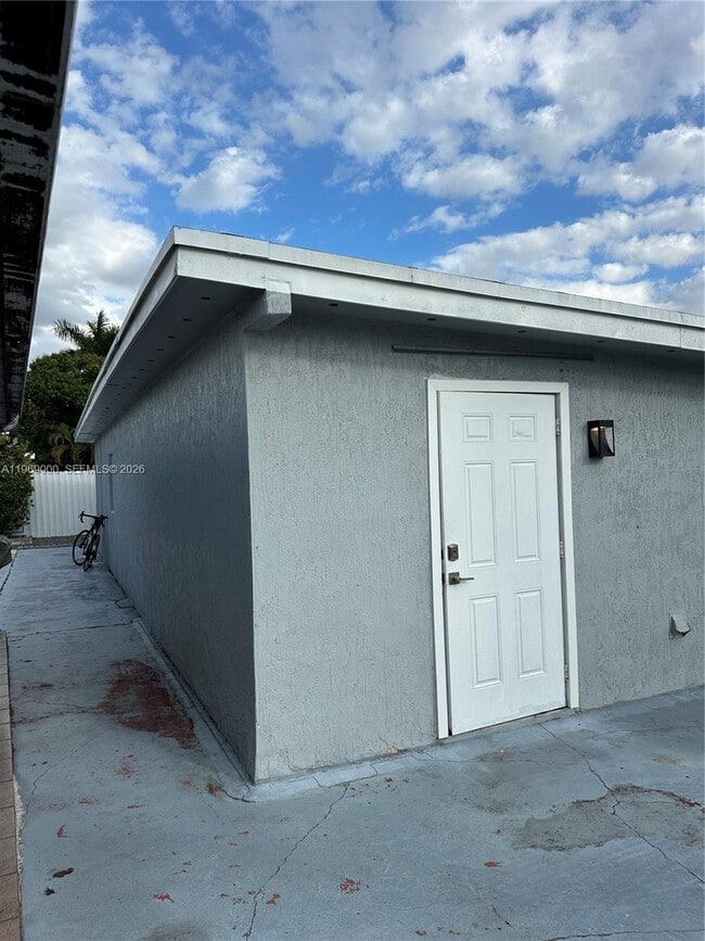 1960 W 63rd St in Hialeah, FL - Building Photo - Building Photo