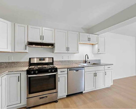 220 Riverview Way in Oceanside, CA - Building Photo - Building Photo