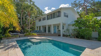 3708 Sandspur Ln in Nokomis, FL - Building Photo