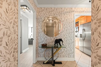 1560 N Sandburg Terrace in Chicago, IL - Building Photo - Building Photo