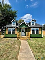 223 NW Front St in Bartlett, TX - Building Photo