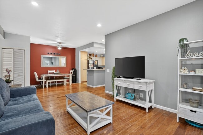 2381 Archwood Ln, Unit 184 in Simi Valley, CA - Building Photo - Building Photo