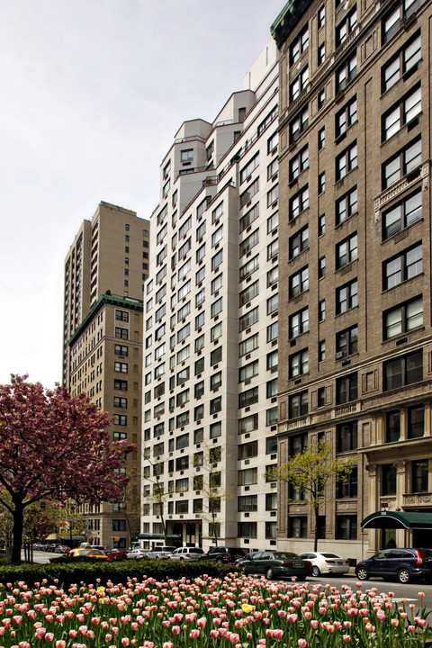 69 E 80th St in New York, NY - Building Photo